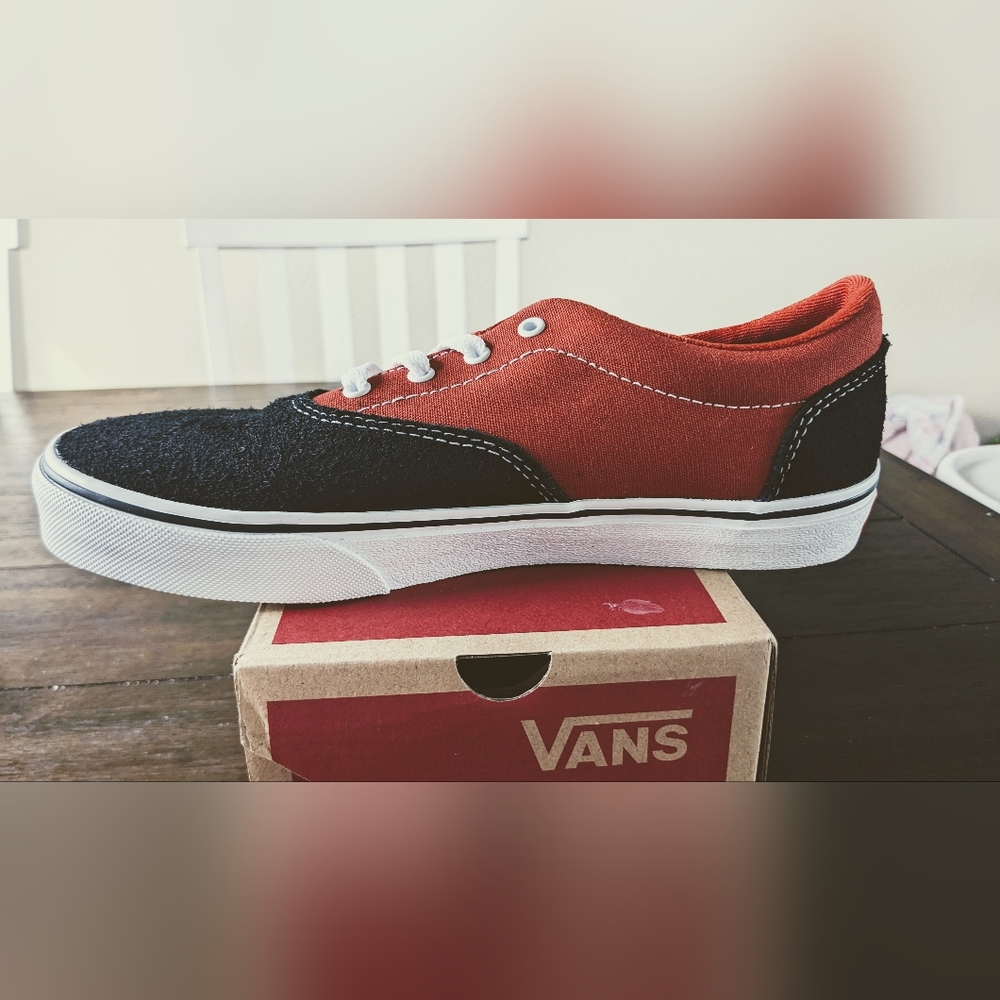 Vans youth retro sneakers (Size 6)